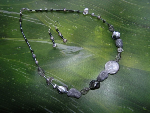 Ketting grijs parelmoer en natuursteen
