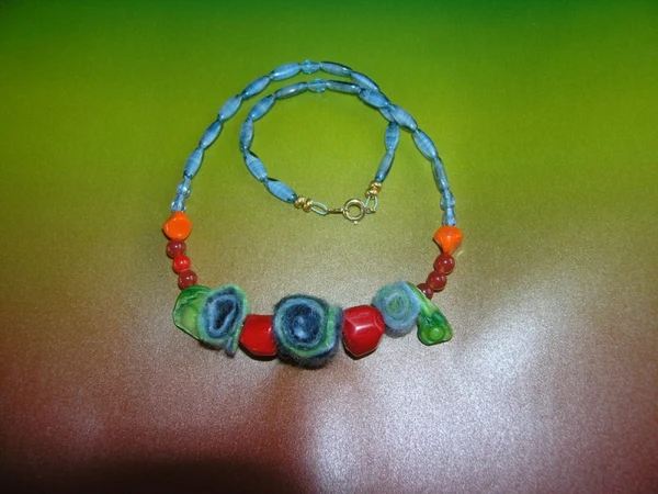 Ketting vilt/glas/parels/natuursteen