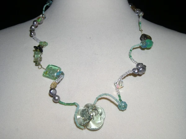 Glas, parels, messing